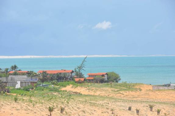 Mar azul-esverdeado em Jericoacoara - CE